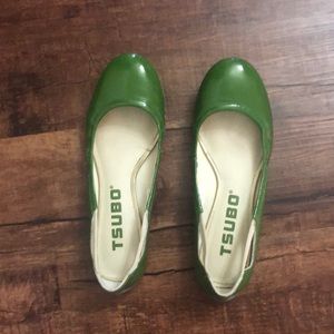 🐸 TSUBO green patent leather flats!